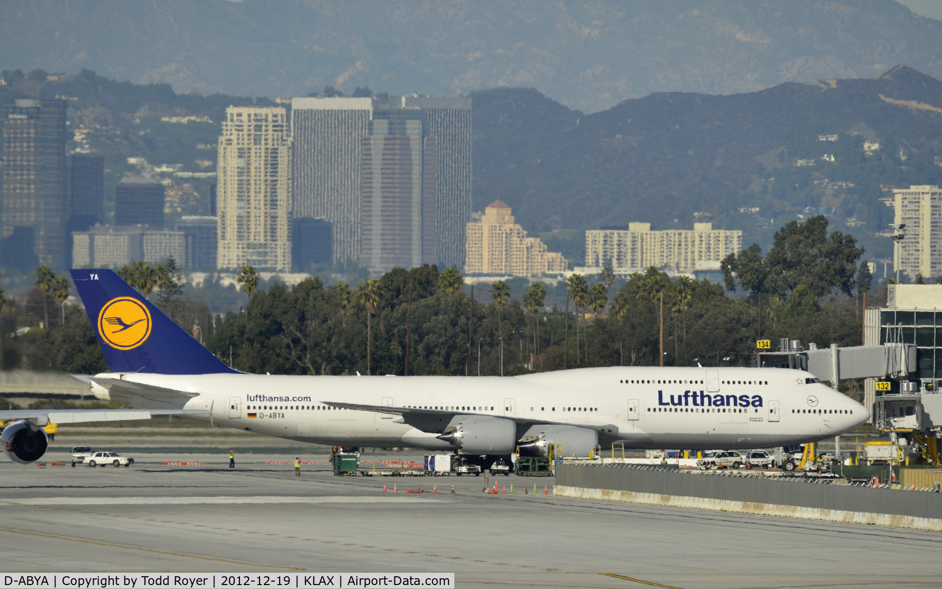 D-ABYA, 2012 Boeing 747-830 C/N 37827, Taxiing to gate