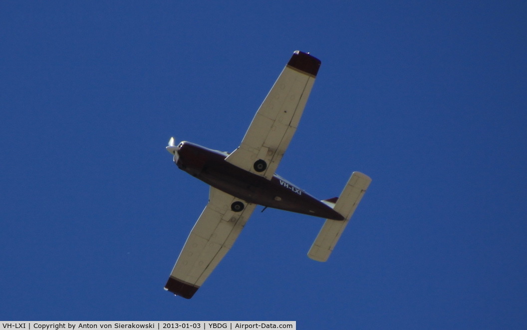 VH-LXI, 2000 Piper PA-28R-201 Cherokee Arrow III C/N 2844025, VH-LXI @ YBDG Overflying