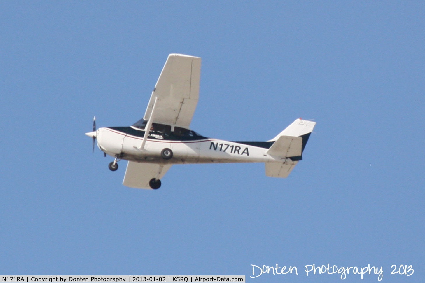 N171RA, 1999 Cessna 172S C/N 172S8237, Cessna Skyhawk (N171RA) departs Sarasota-Bradenton International Airport