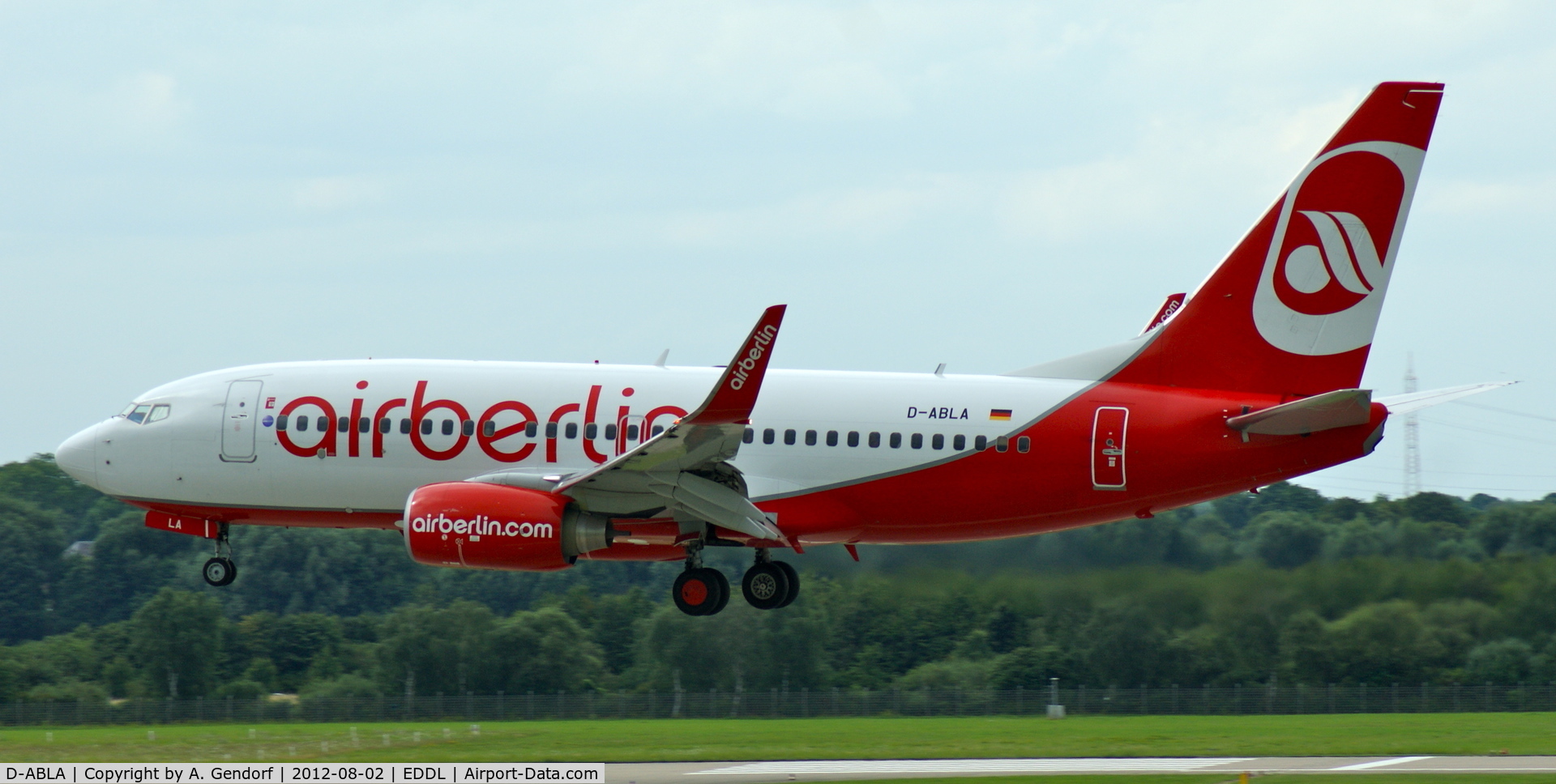 D-ABLA, 2007 Boeing 737-76J C/N 36114, Air Berlin, is landing on Runway 23L at Düsseldorf Int´l (EDDL)