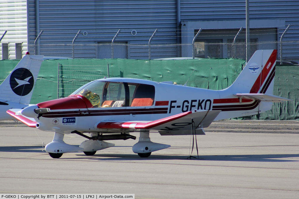 F-GEKO, Robin DR-400-120 Dauphin C/N 1740, Parked