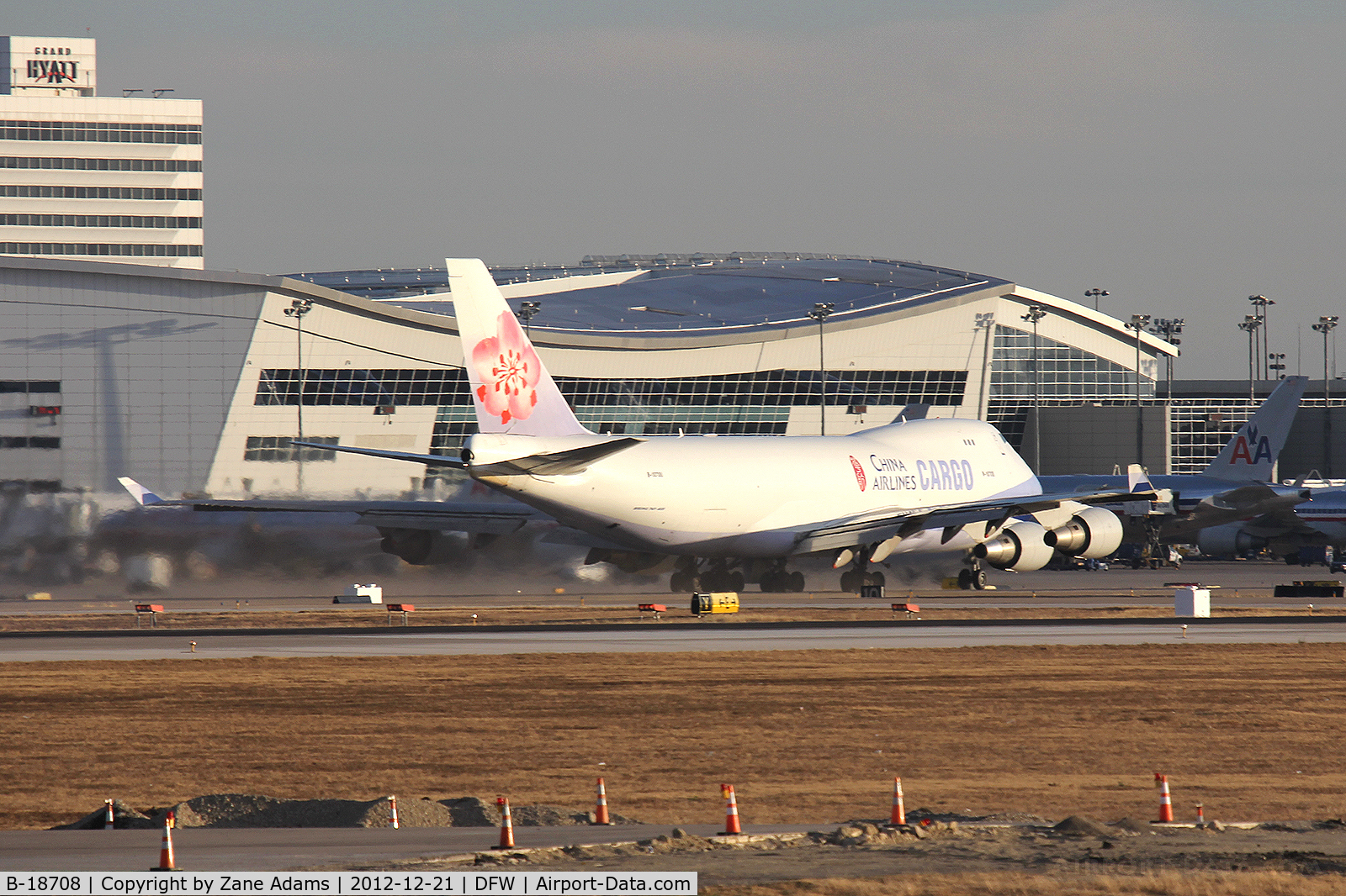 B-18708, 2001 Boeing 747-409F/SCD C/N 30765, China Airlines Cargo departing DFW Airport