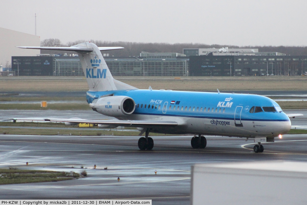 PH-KZW, 1995 Fokker 70 (F-28-0070) C/N 11558, Taxiing