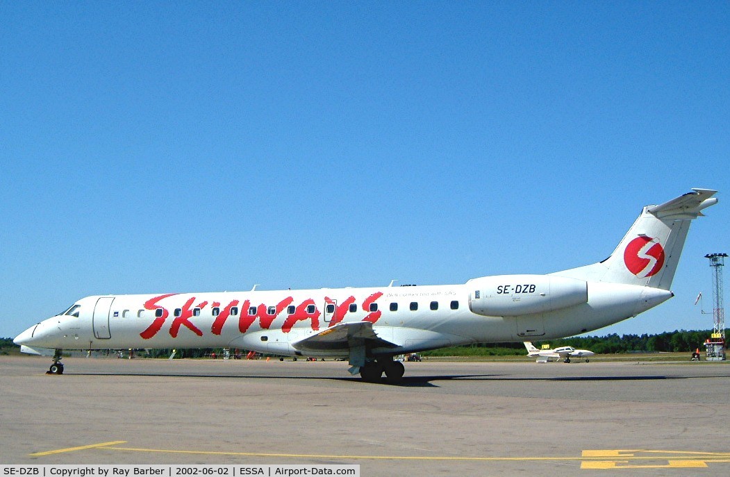 SE-DZB, 1999 Embraer EMB-145EP (ERJ-145EP) C/N 145113, Embraer ERJ-145EP [145113] (Skyways) Stockholm-Arlanda~SE 02/06/2002.