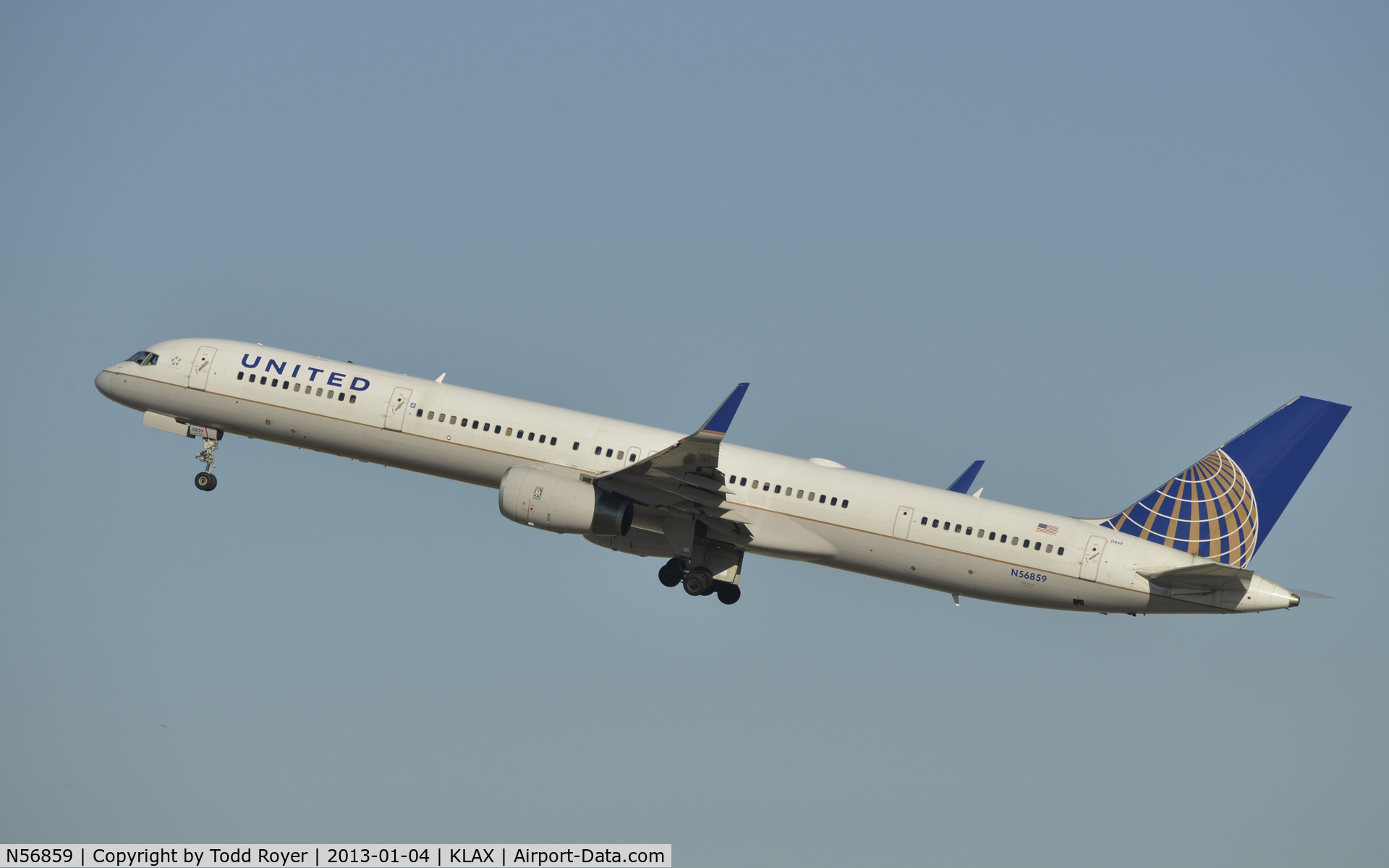 N56859, 2004 Boeing 757-324 C/N 32818, Departing LAX