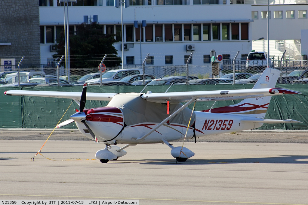 N21359, 2007 Cessna T182T Turbo Skylane C/N T18208687, Parked