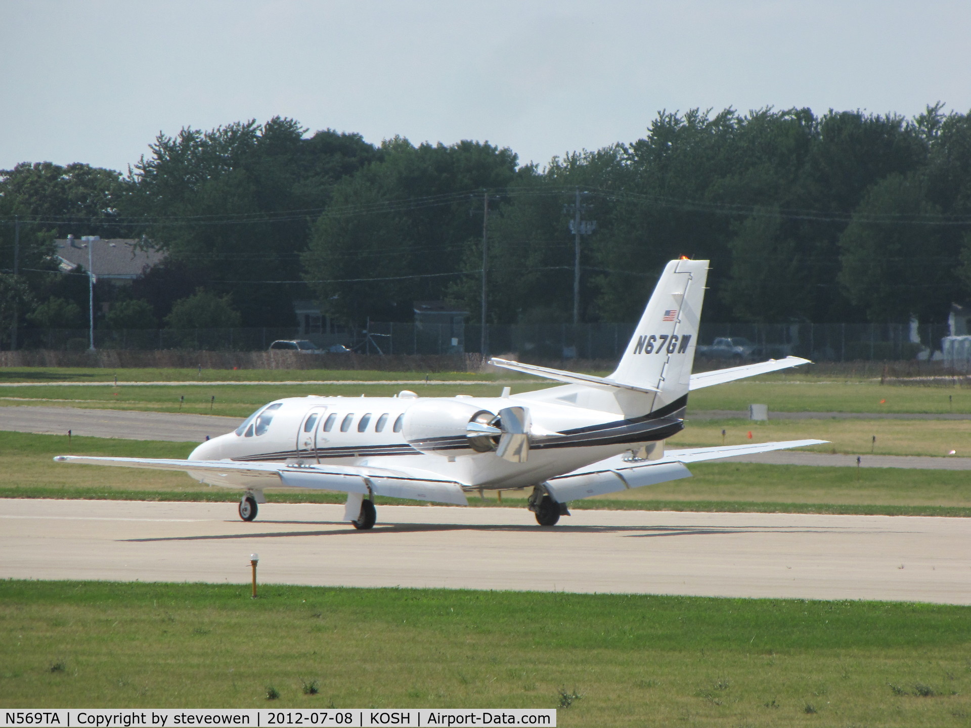 N569TA, 1989 Cessna 560 Citation V C/N 560-0006, take off roll 09/27