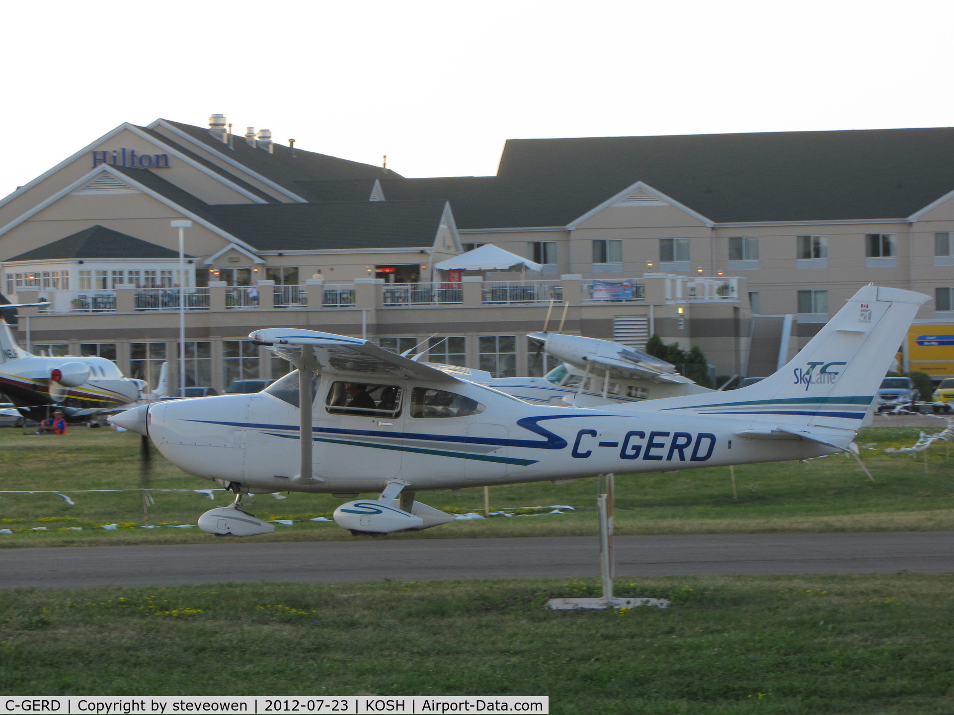 C-GERD, 2001 Cessna T182T Turbo Skylane C/N T18208102, Taxing at Oshkosh