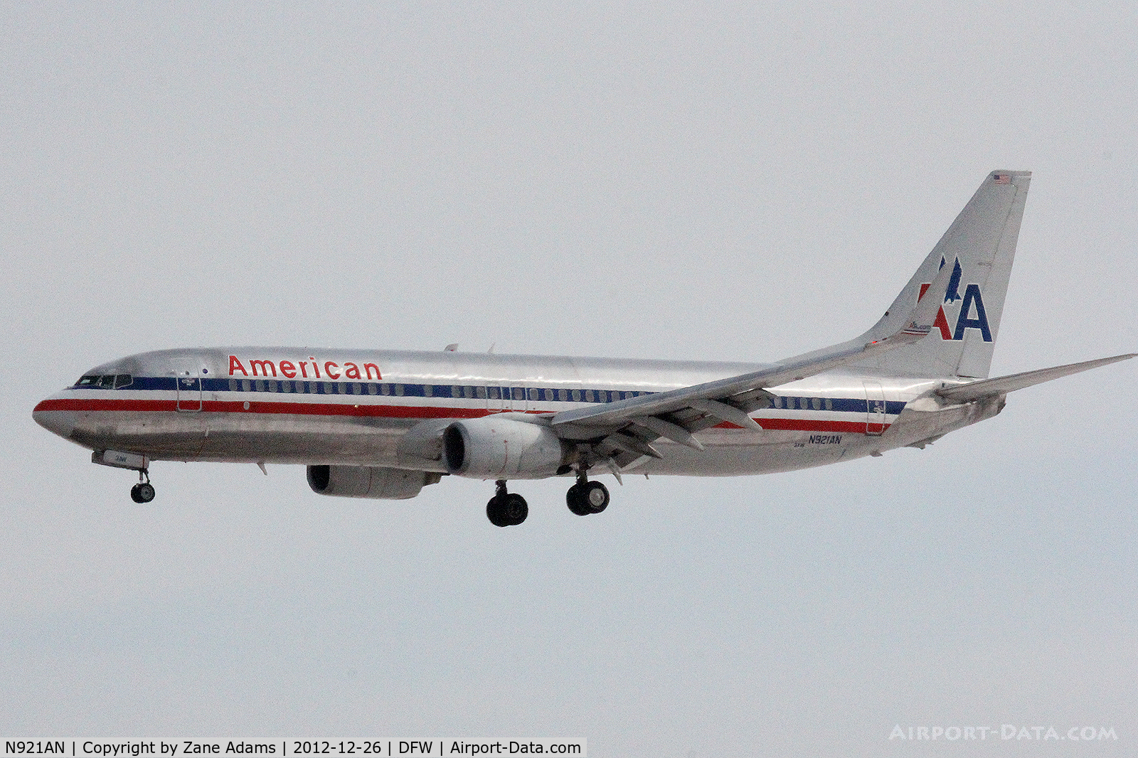 N921AN, 1999 Boeing 737-823 C/N 29522, American Airlines at DFW Airport.