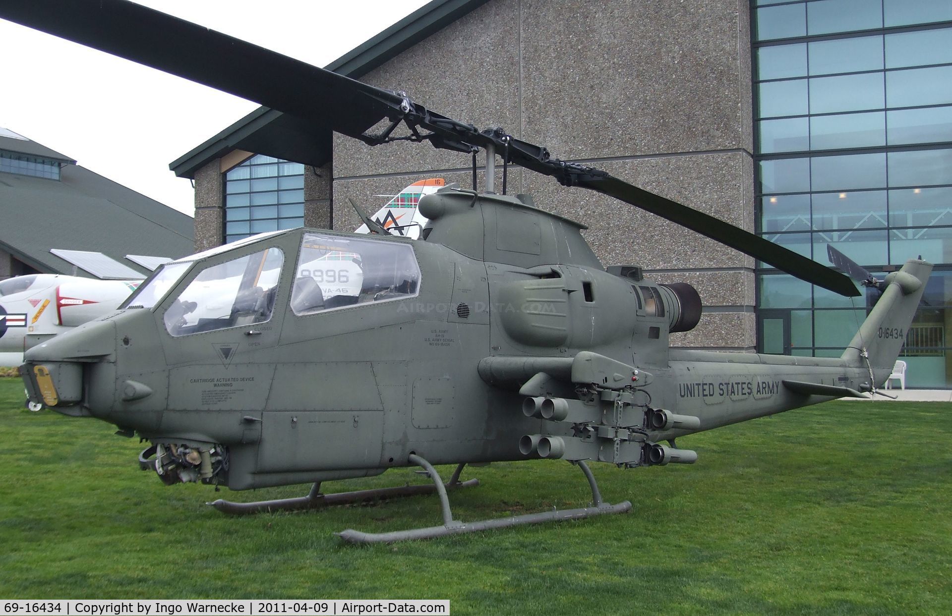 69-16434, 1969 Bell AH-1F Cobra C/N 20866, Bell AH-1F Cobra at the Evergreen Aviation & Space Museum, McMinnville OR