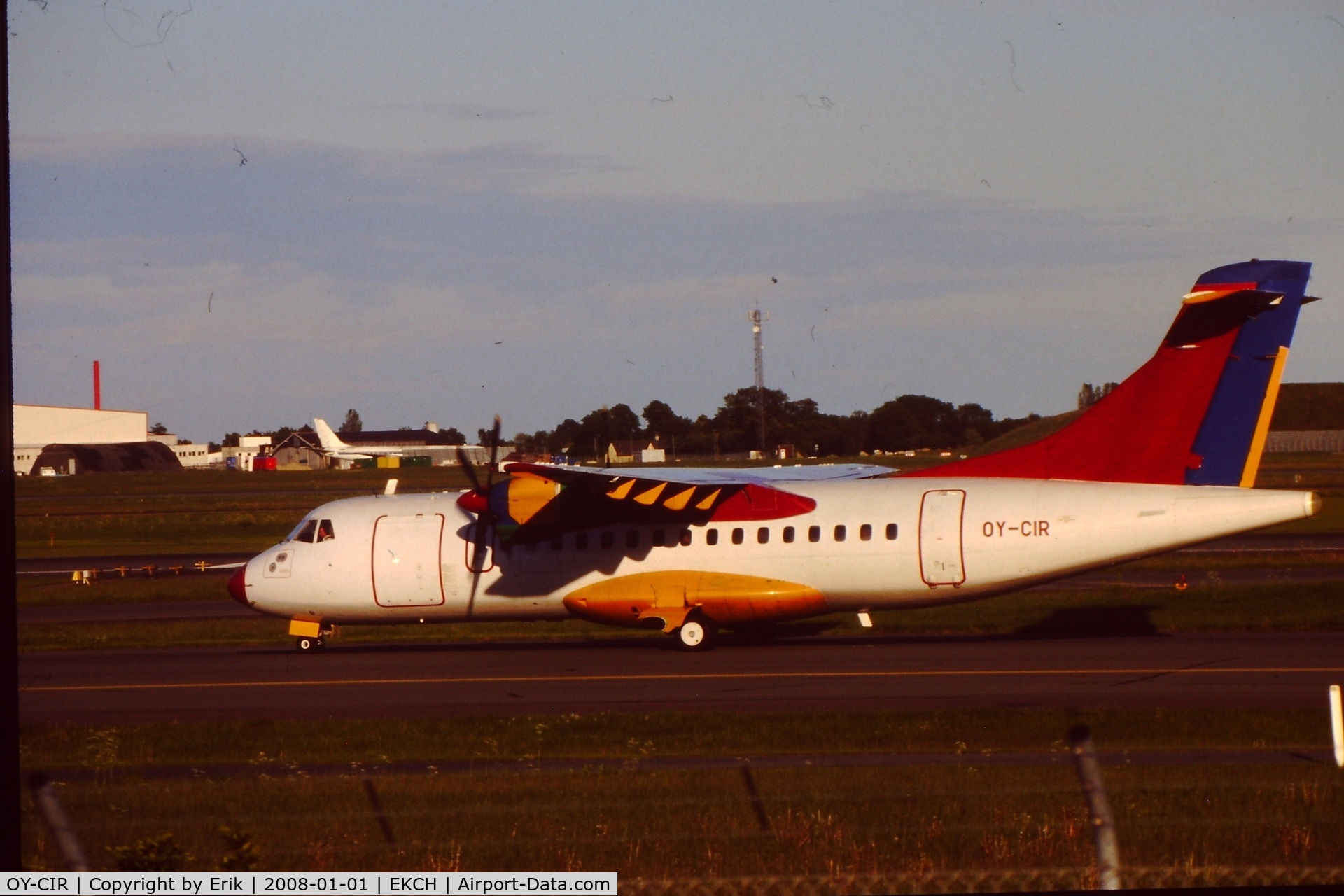 OY-CIR, 1988 ATR 42-312 C/N 107, By Erik Oxtorp CPH JUN06. In DAT c/s - no titles