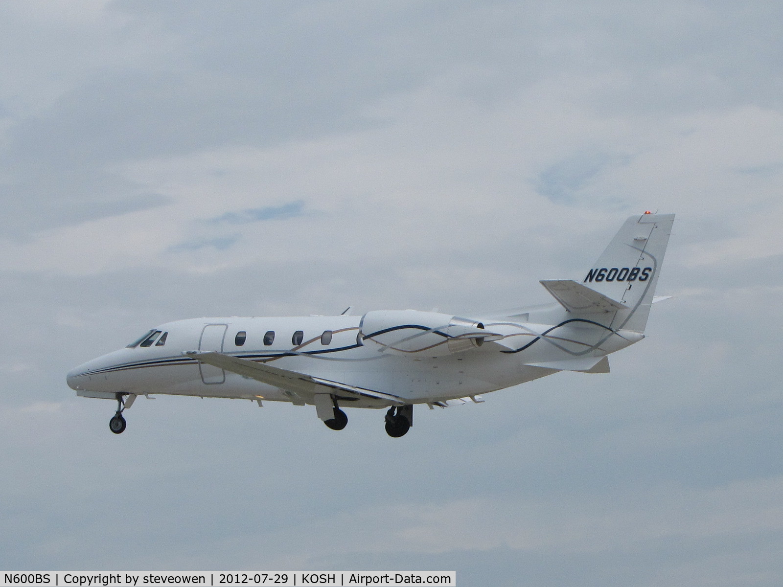 N600BS, 2001 Cessna 560XL Citation Excel C/N 560-5162, DEPARTING OSHKOSH