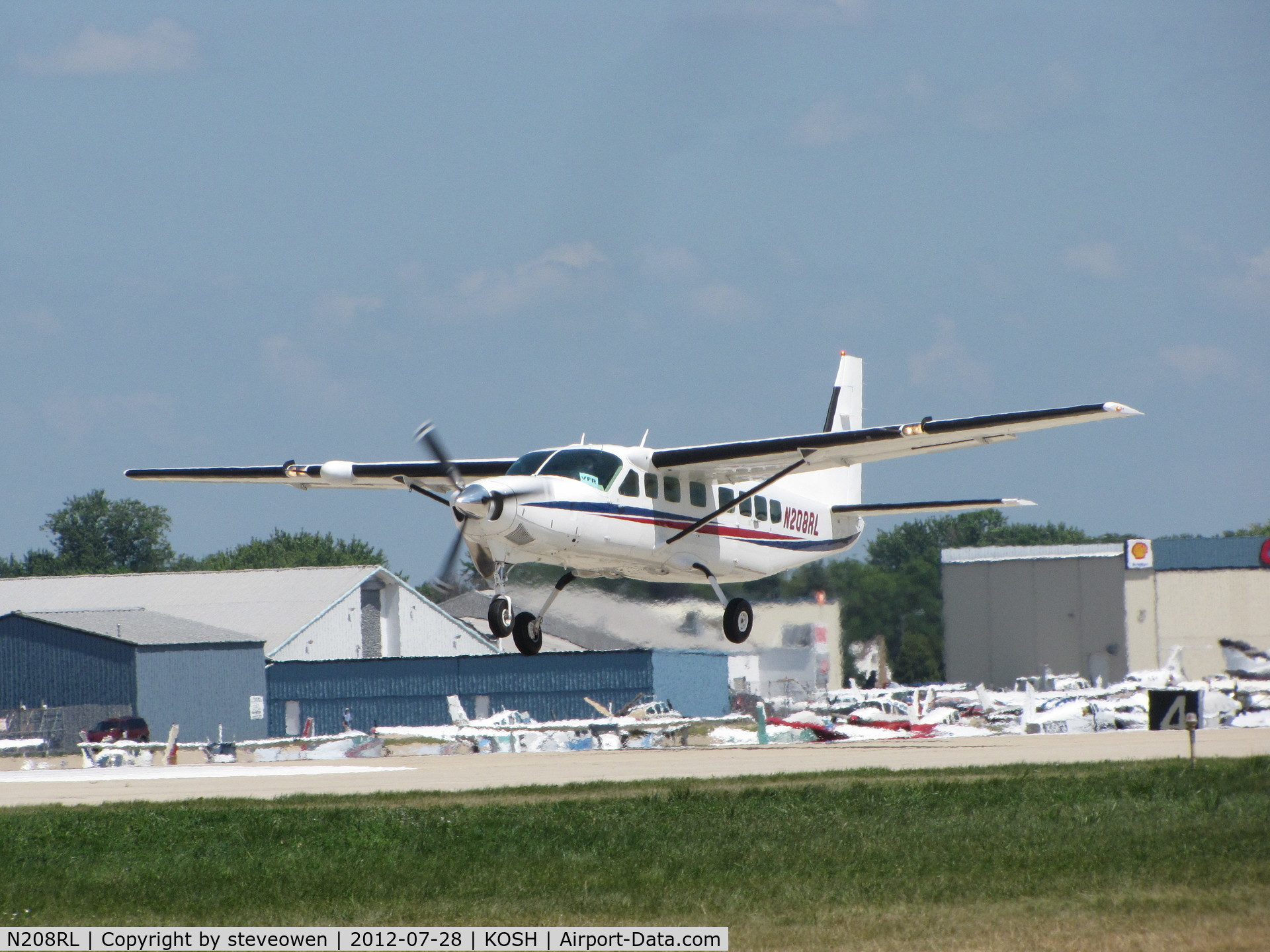 N208RL, 2000 Cessna 208B C/N 208B0865, DEPARTING RWY27 @ OSHKOSH