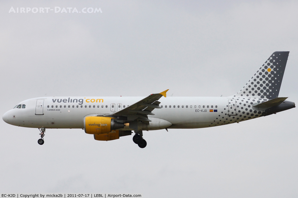 EC-KJD, 2007 Airbus A320-216 C/N 3237, Landing