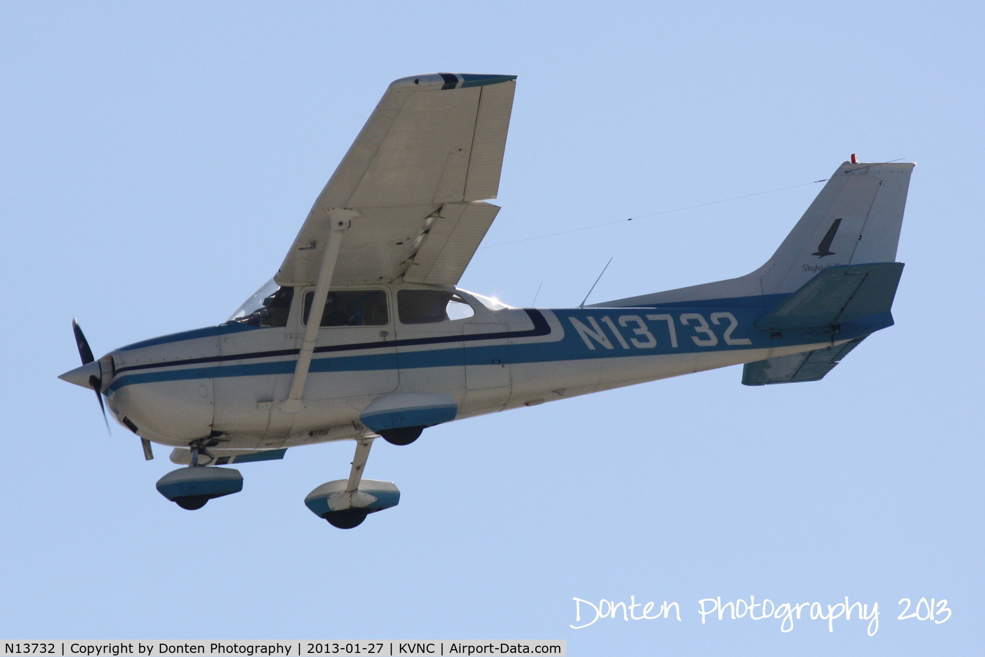 N13732, 1974 Cessna 172M C/N 17262978, Cessna Skyhawk (N13732) flies over Brohard Beach on approach to Runway 5 at Venice Municipal Airport