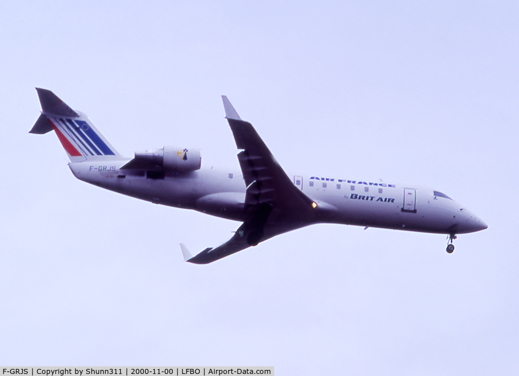 F-GRJS, 2000 Canadair CRJ-100ER (CL-600-2B19) C/N 7377, Landing rwy 32L - Aircraft w/o on June 2003 @ BES airport