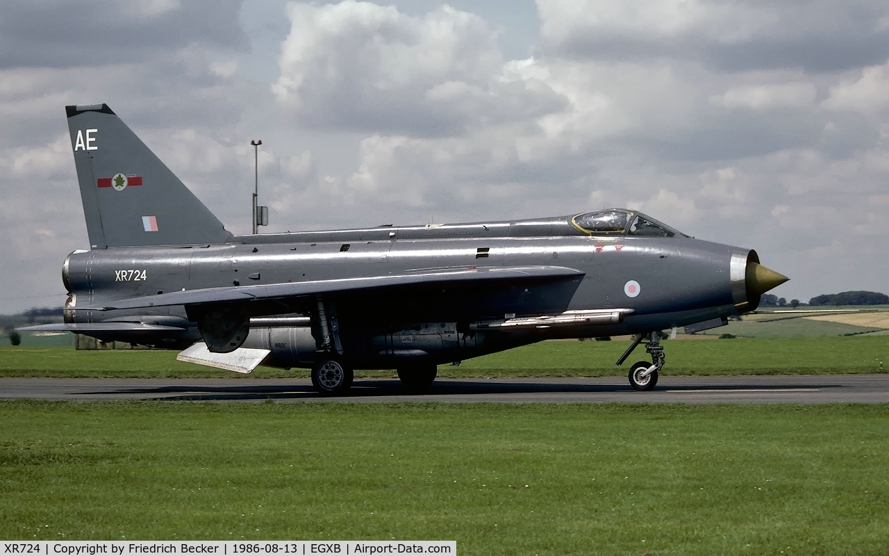 XR724, 1965 English Electric Lightning F.6 C/N 95207, taxying to the active
