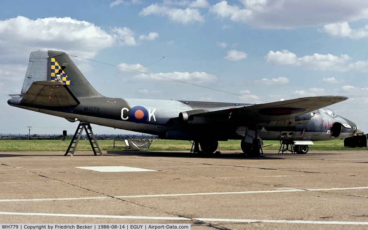 WH779, English Electric Canberra PR.7 C/N EEP71251, flightline at RAF Wyton, note the small F-4 Phantom above the Canberra, on approach to the neighbouring RAF Alconbury