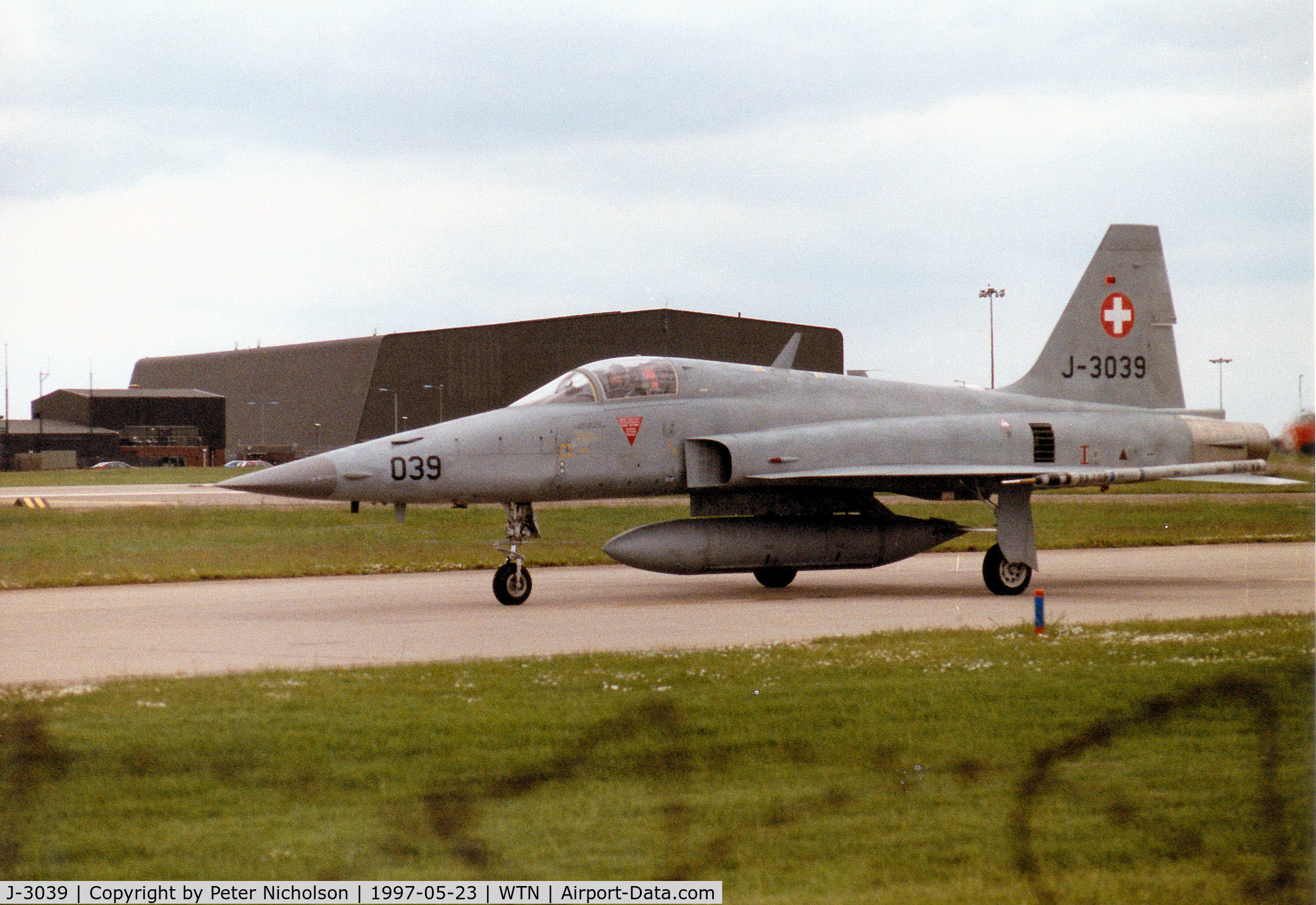 J-3039, 1976 Northrop F-5N Tiger II C/N L.1039, F-5E Tiger II of the Swiss Air Force taxying to dispersal at RAF Waddington in May 1997.