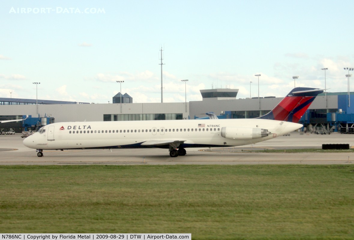 N786NC, 1980 McDonnell Douglas DC-9-51 C/N 48148, Delta DC-9-51 from Delta 757 on take off roll