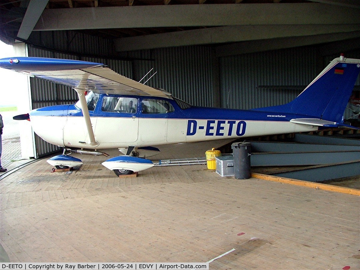 D-EETO, Reims F172H Skyhawk C/N 0646, R/Cessna F.172H Skyhawk [0646] Porta Westfalica~D 24/05/2006