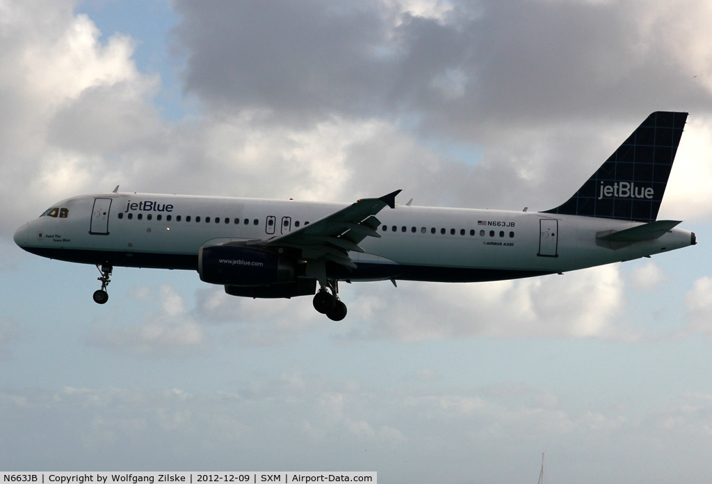 N663JB, 2007 Airbus A320-232 C/N 3287, From the Oceanview Pool of the Sonesta Hotel