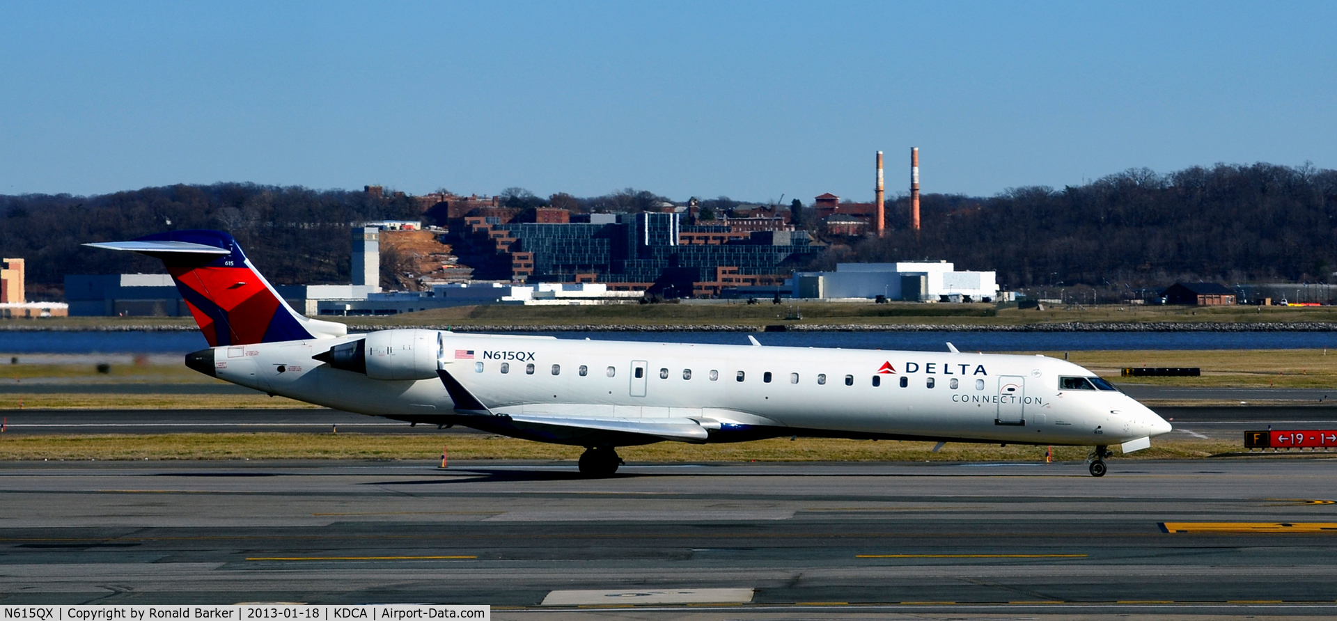N615QX, 2002 Bombardier CRJ-701 (CL-600-2C10) Regional Jet C/N 10065, Taxi DCA