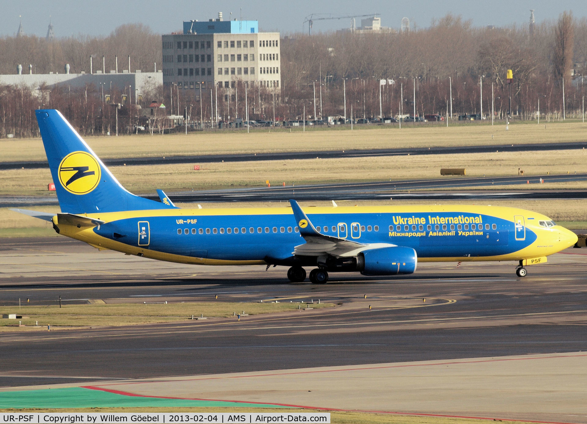 UR-PSF, 2012 Boeing 737-84R C/N 38120, Arrival on Schiphol Airport and taxi to his gate.
