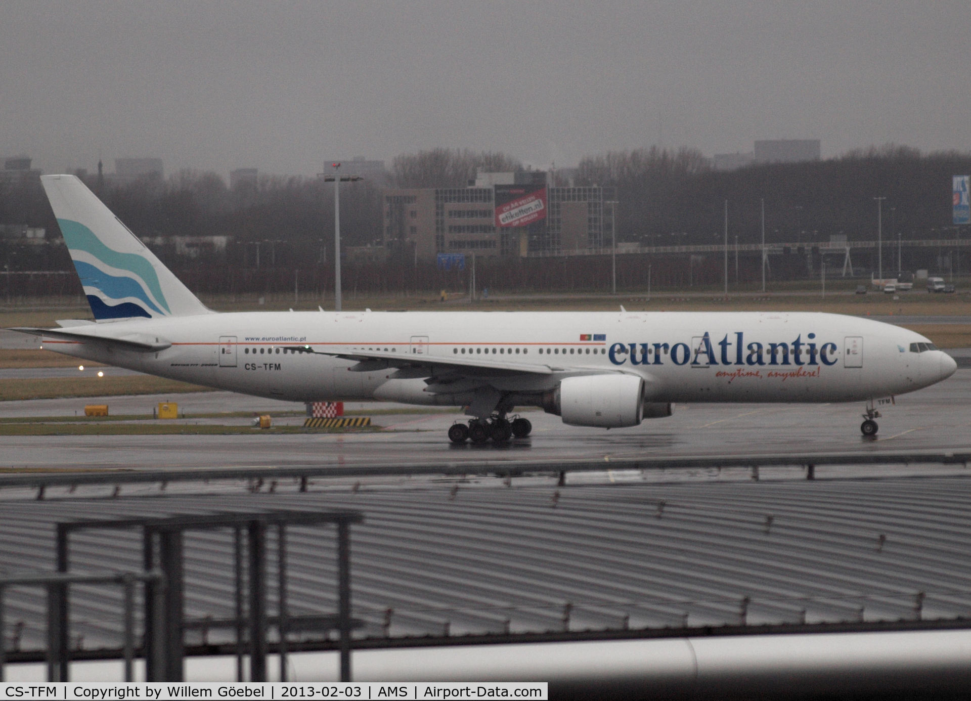 CS-TFM, 1998 Boeing 777-212/ER C/N 28513, Taxi to runway 24 for take off