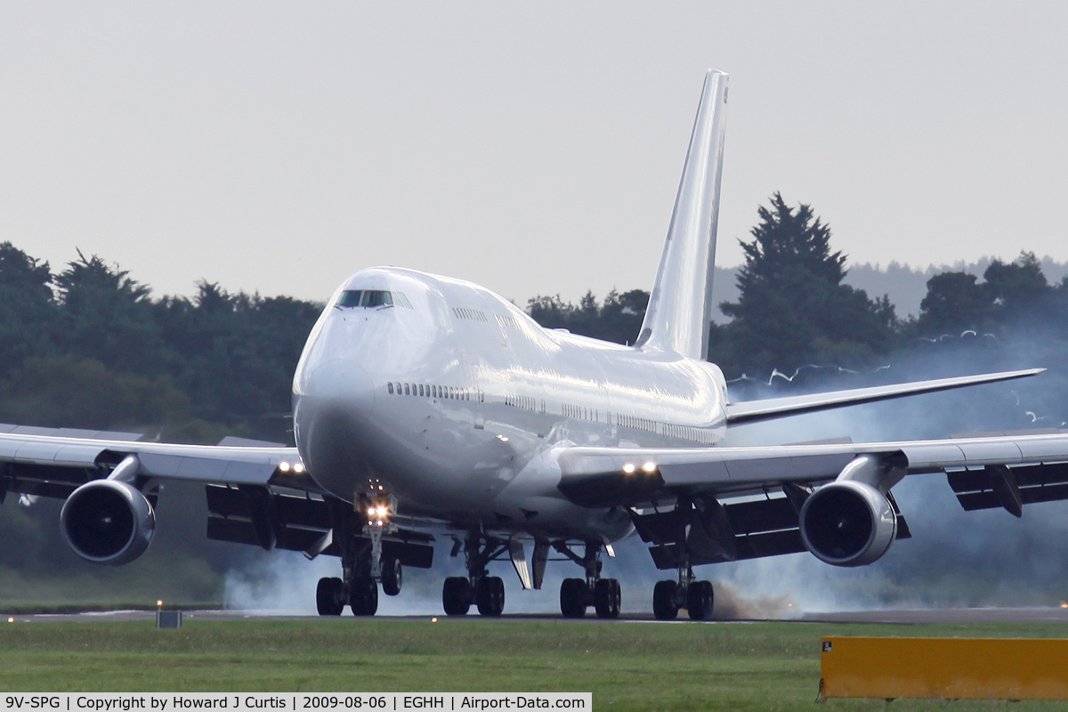 9V-SPG, 1996 Boeing 747-412 C/N 26562, Touching down here on delivery. No titles.