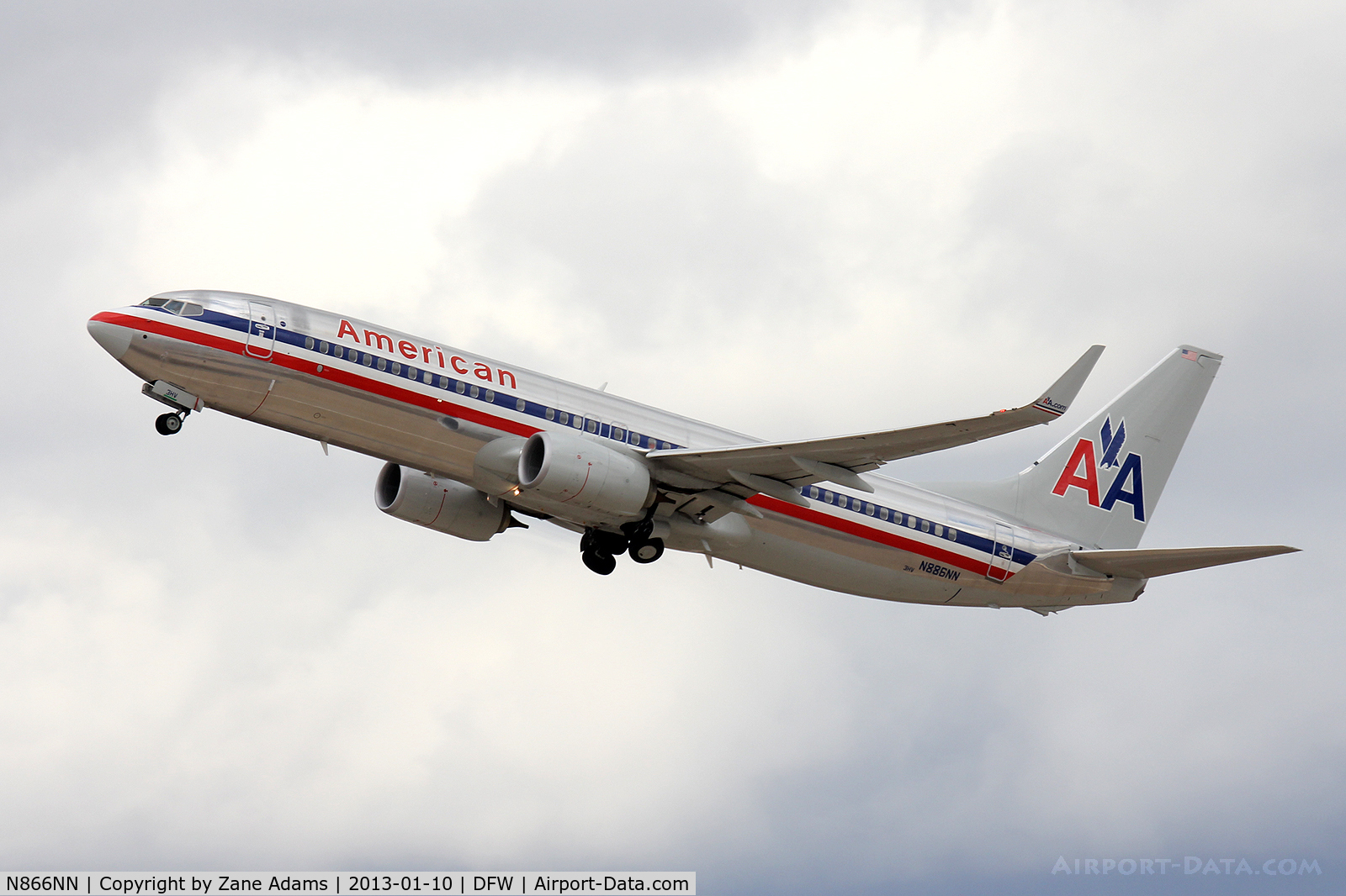 N866NN, 2010 Boeing 737-823 C/N 40584, American Airlines landing at DFW Airport
