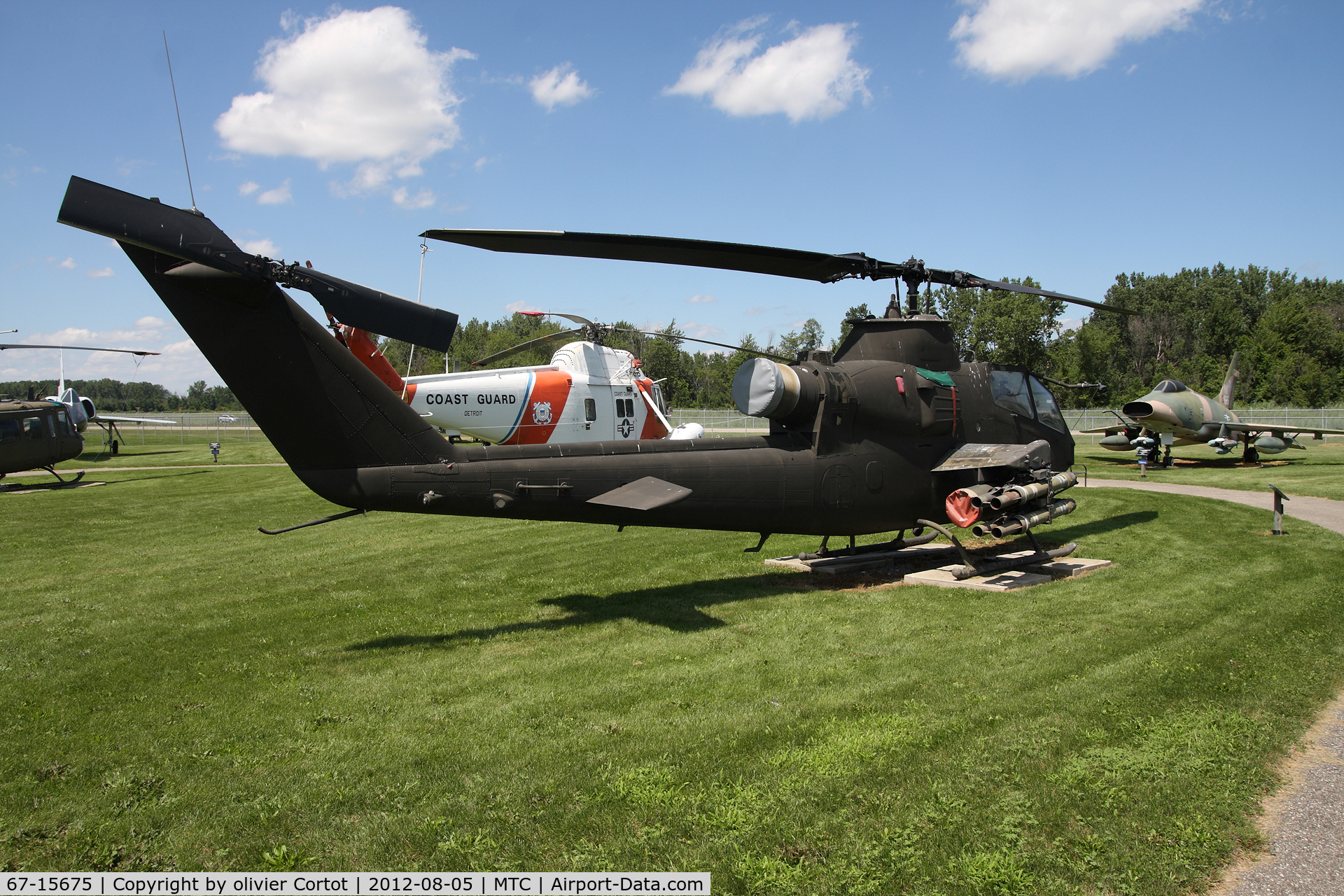 67-15675, 1967 Bell AH-1F Cobra C/N 20339, rear view