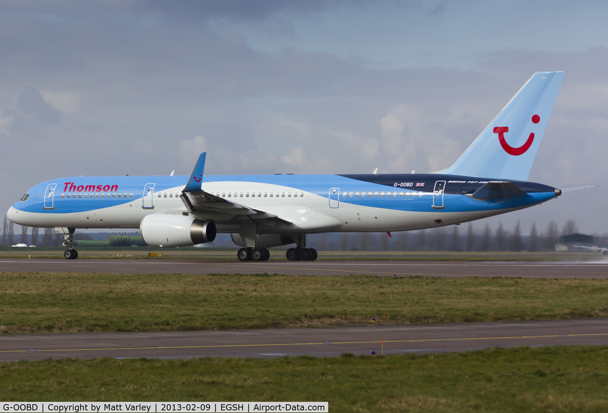 G-OOBD, 2003 Boeing 757-28A C/N 33099, Departing EGSH after spray into Thomson's Dreamliner livery.