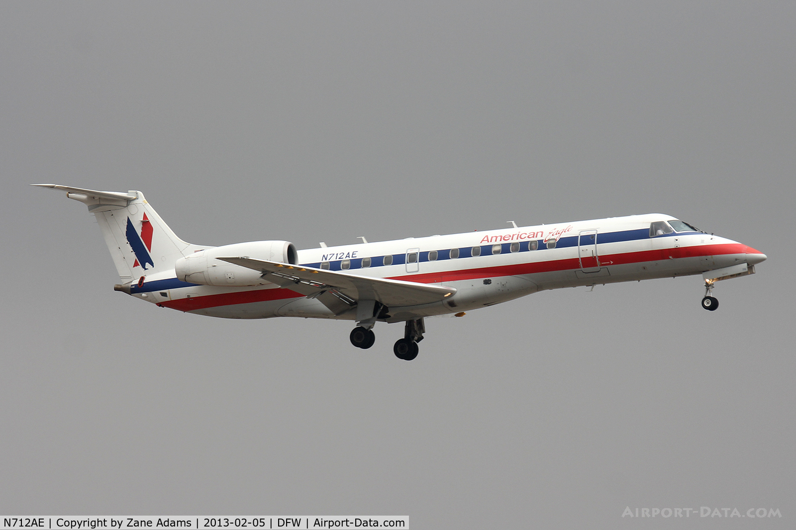 N712AE, 2000 Embraer ERJ-135LR (EMB-135LR) C/N 145247, American Eagle at DFW Airport