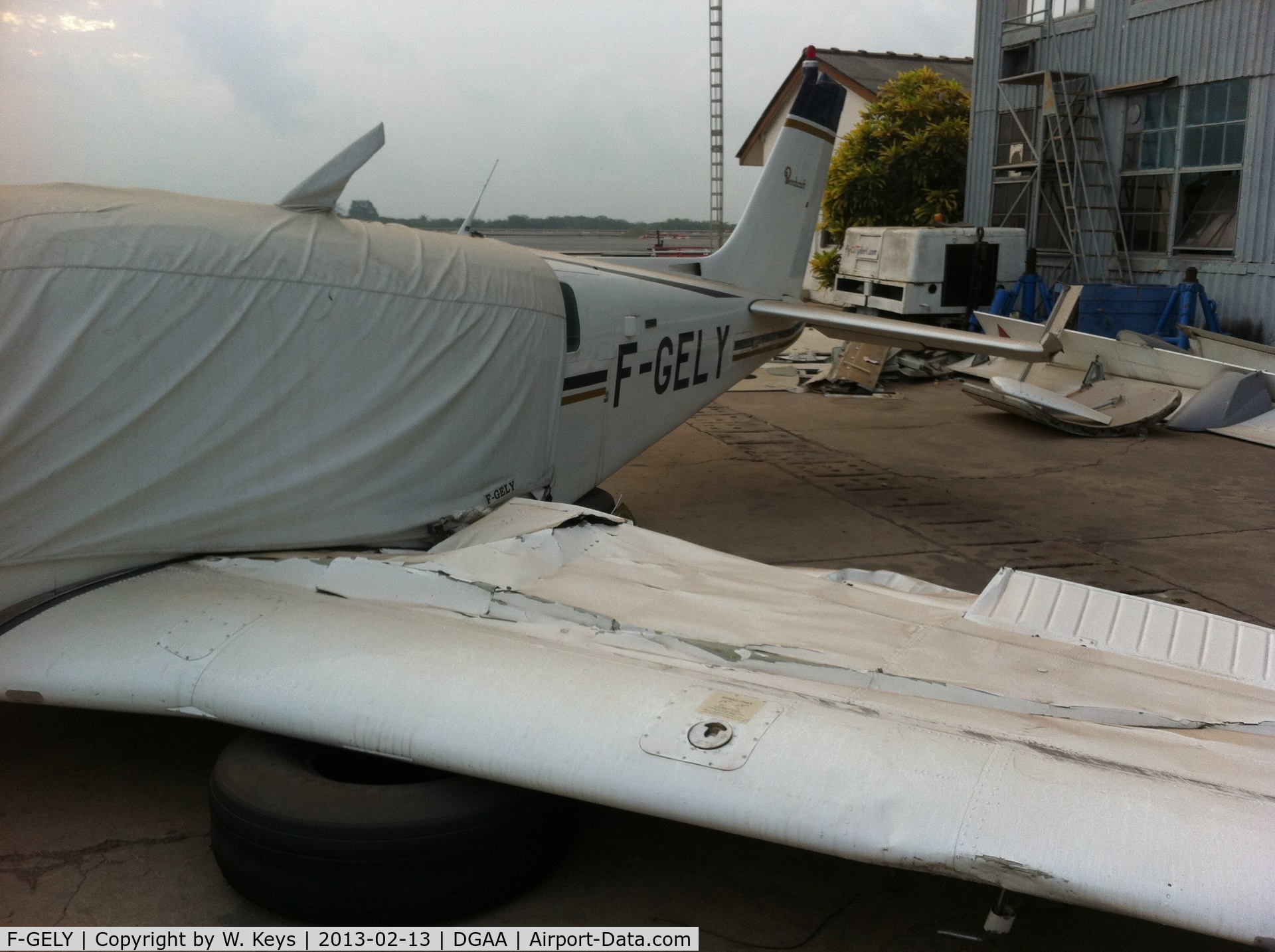 F-GELY, Beech A36 Bonanza 36 C/N E-458, Landing gear collapsed, right wing is mostly ripped off, propeller tips bent backwards.