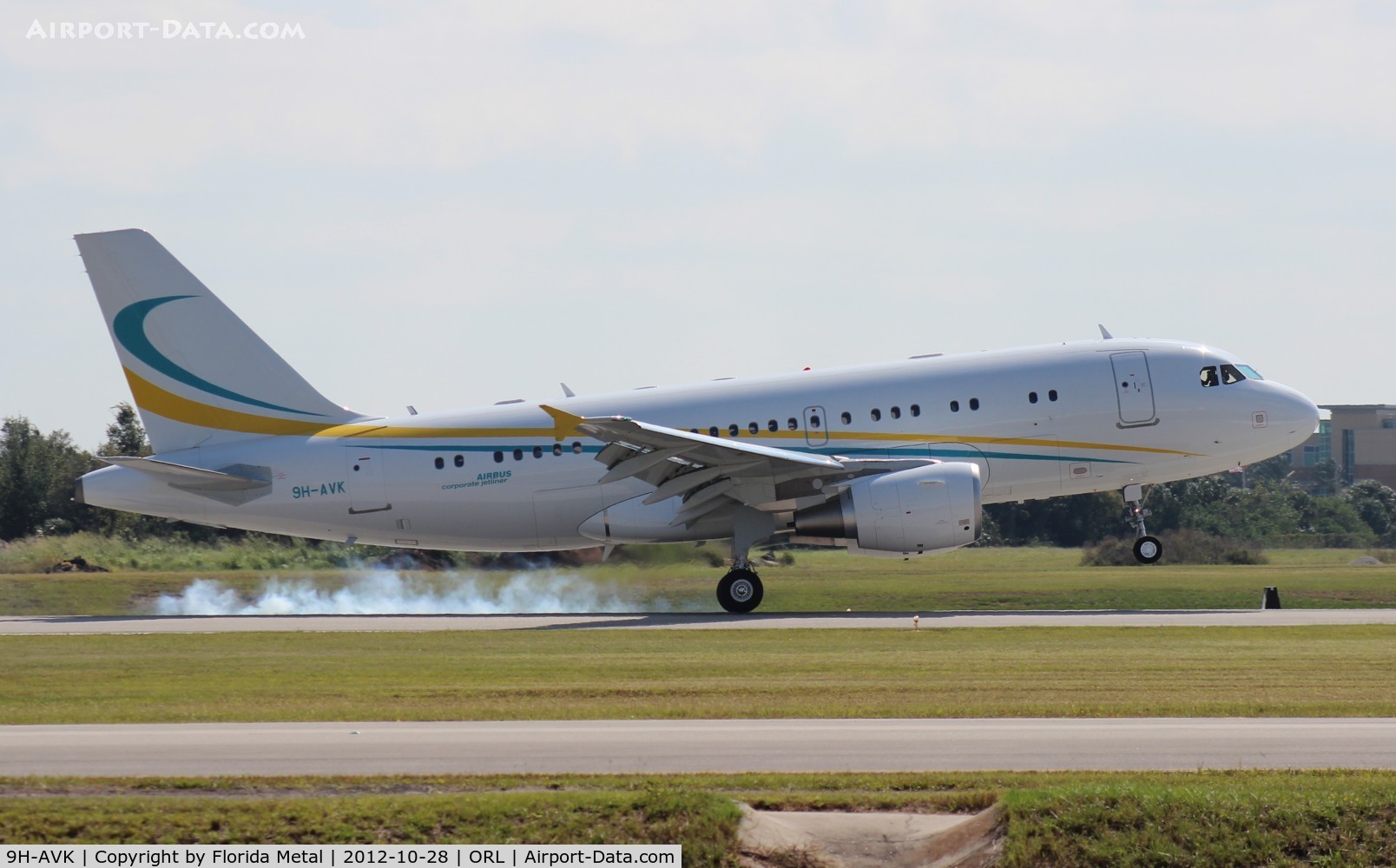 9H-AVK, 2011 Airbus ACJ319 (A319-115/CJ) C/N 4622, Comlux A319 arriving for NBAA