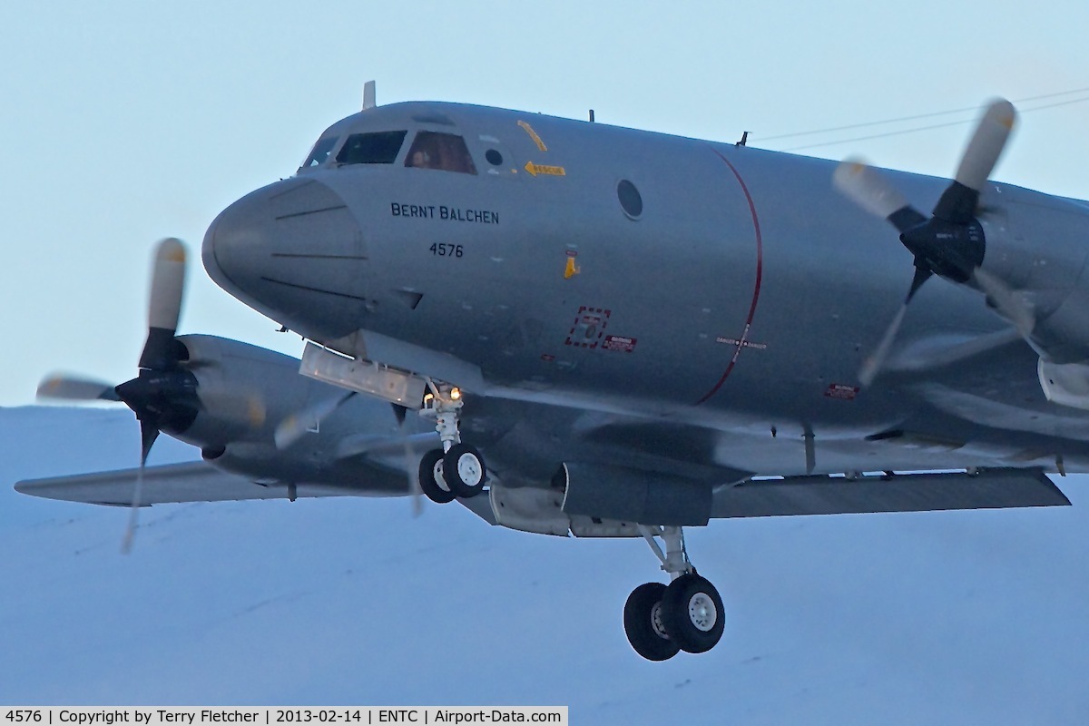 4576, Lockheed P-3N Orion C/N 185-5257, Norwegian Air Force P-3N Orion lifting off from Tromso