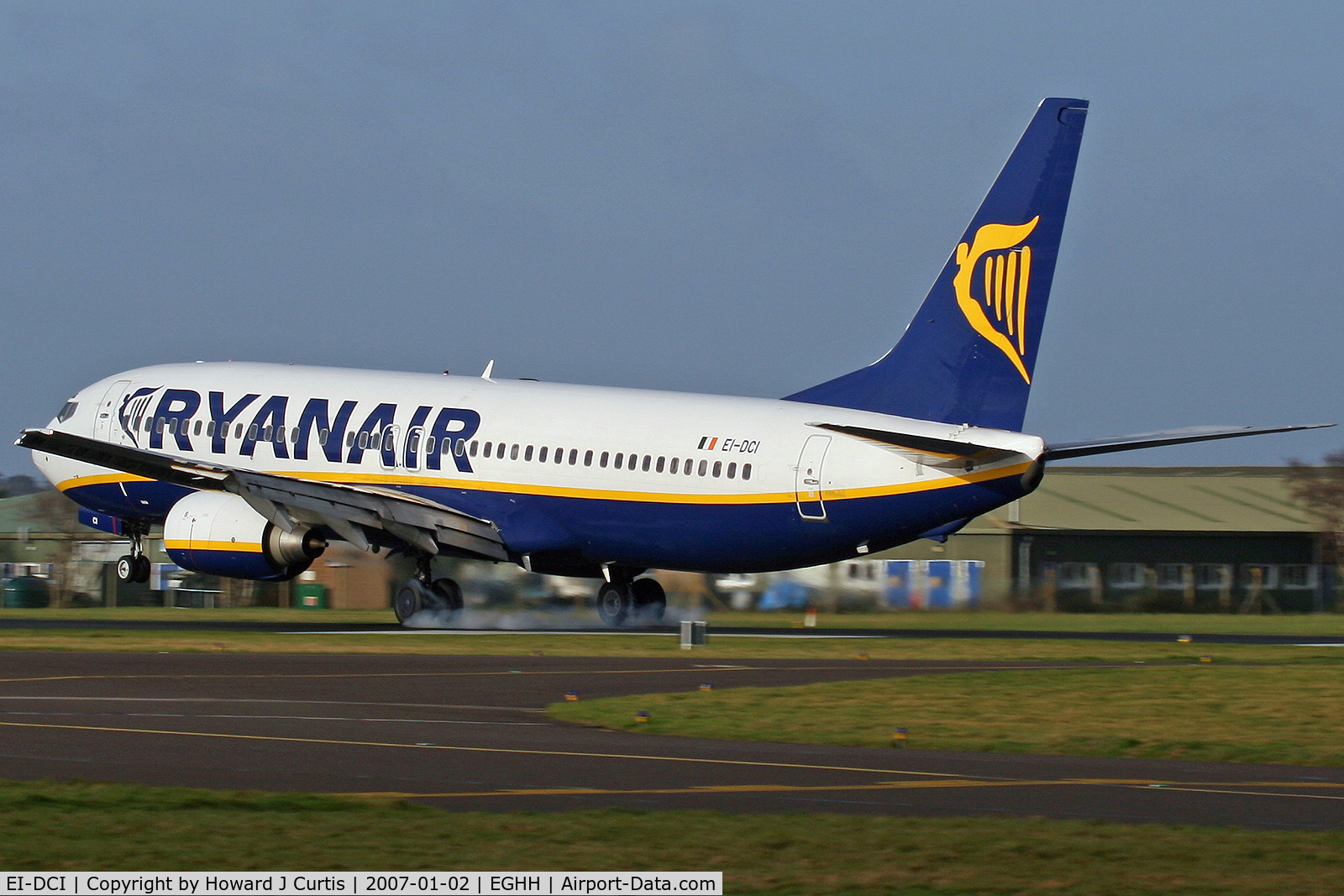 EI-DCI, 2004 Boeing 737-8AS C/N 33567, Ryanair (pre winglets), at the moment of touchdown.