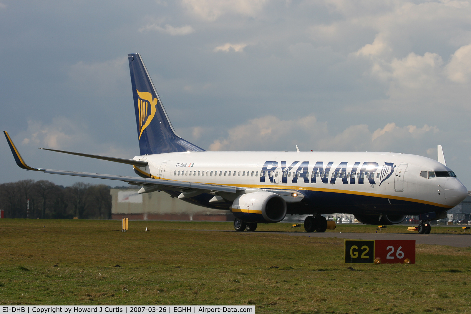 EI-DHB, 2005 Boeing 737-8AS C/N 33572, Ryanair. First in fleet without the eyebrow windows in the cockpit.