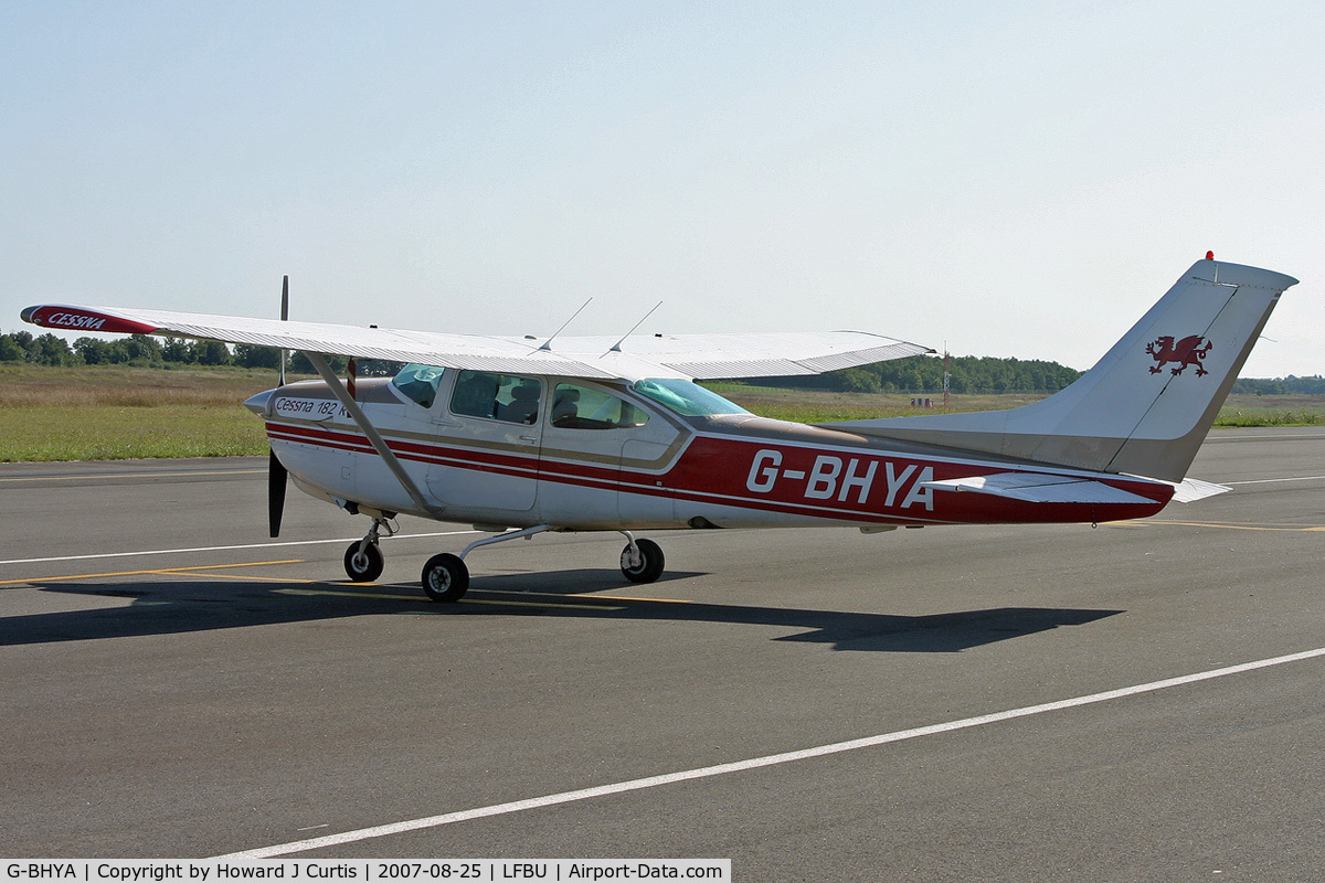 G-BHYA, 1978 Cessna R182 Skylane RG C/N R18200532, Privately owned.