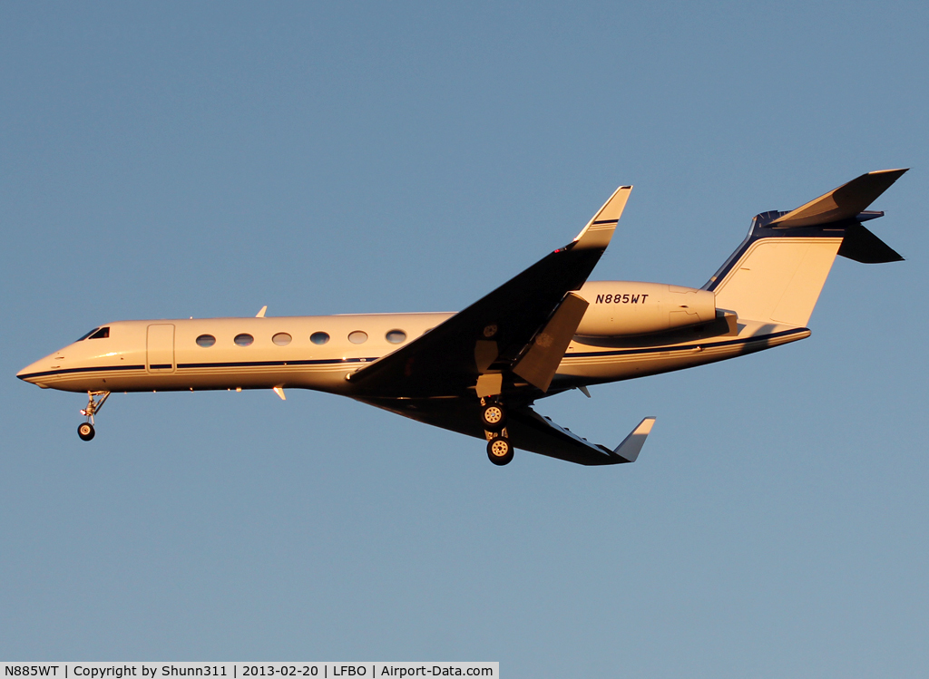 N885WT, 2009 Gulfstream Aerospace GV-SP (G550) C/N 5237, Landing rwy 32L