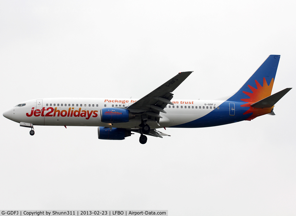 G-GDFJ, 2000 Boeing 737-804 C/N 28229, Landing rwy 32L in Jet2 Holidays c/s