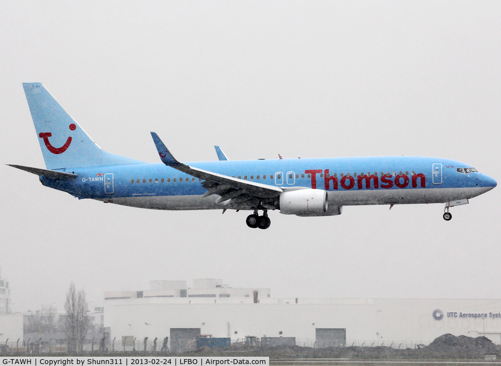 G-TAWH, 2012 Boeing 737-8K5 C/N 38107, Landing rwy 32R under snow conditions...