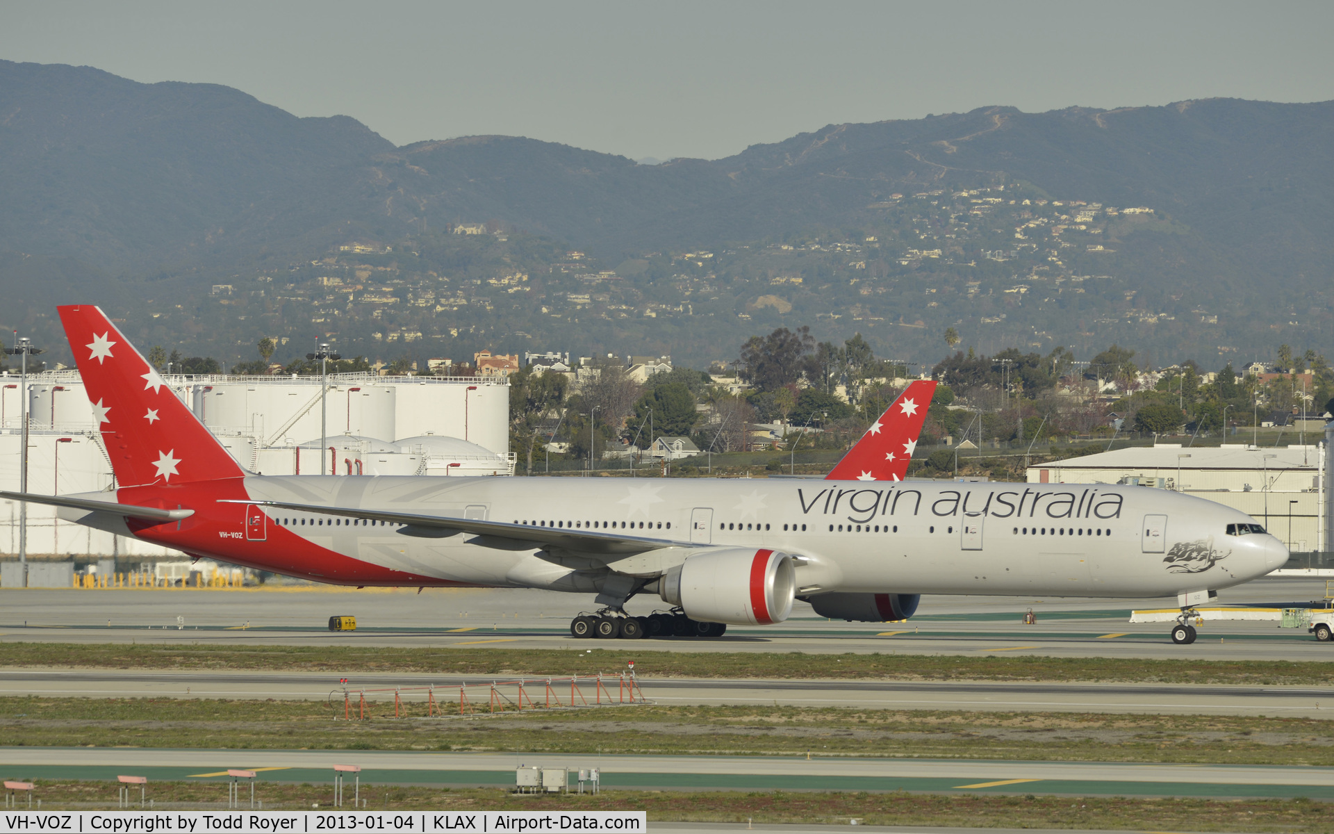 VH-VOZ, 2008 Boeing 777-3ZG/ER C/N 35302, Taxiing to gate at LAX