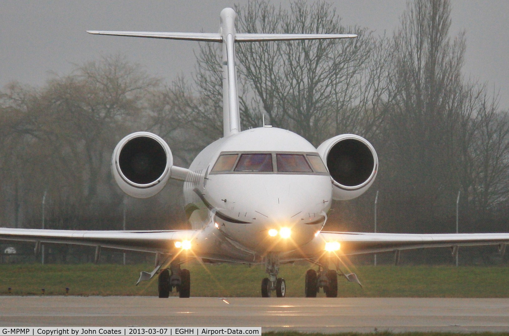 G-MPMP, 2001 Bombardier Challenger 604 (CL-600-2B16) C/N 5528, Head on close up as turning to line up on 08