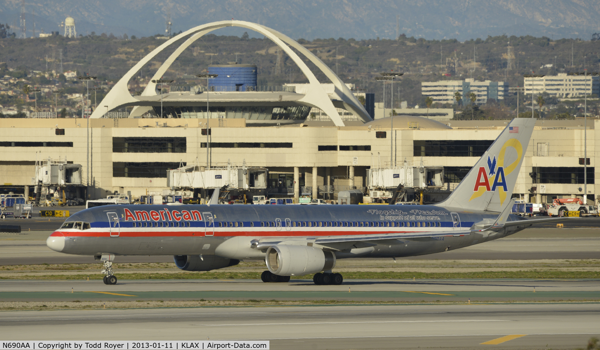 N690AA, 1993 Boeing 757-223 C/N 25696, Arriving at LAX on 25L