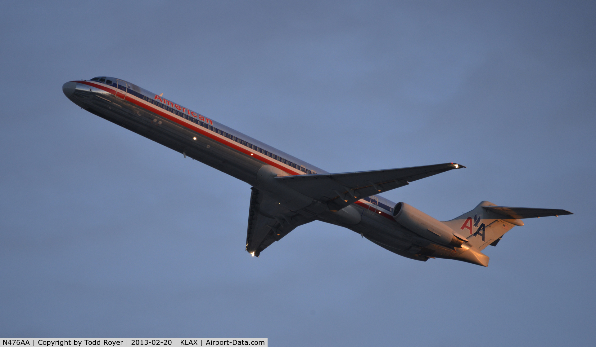 N476AA, 1988 McDonnell Douglas MD-82 (DC-9-82) C/N 49651, Early morning departure from LAX