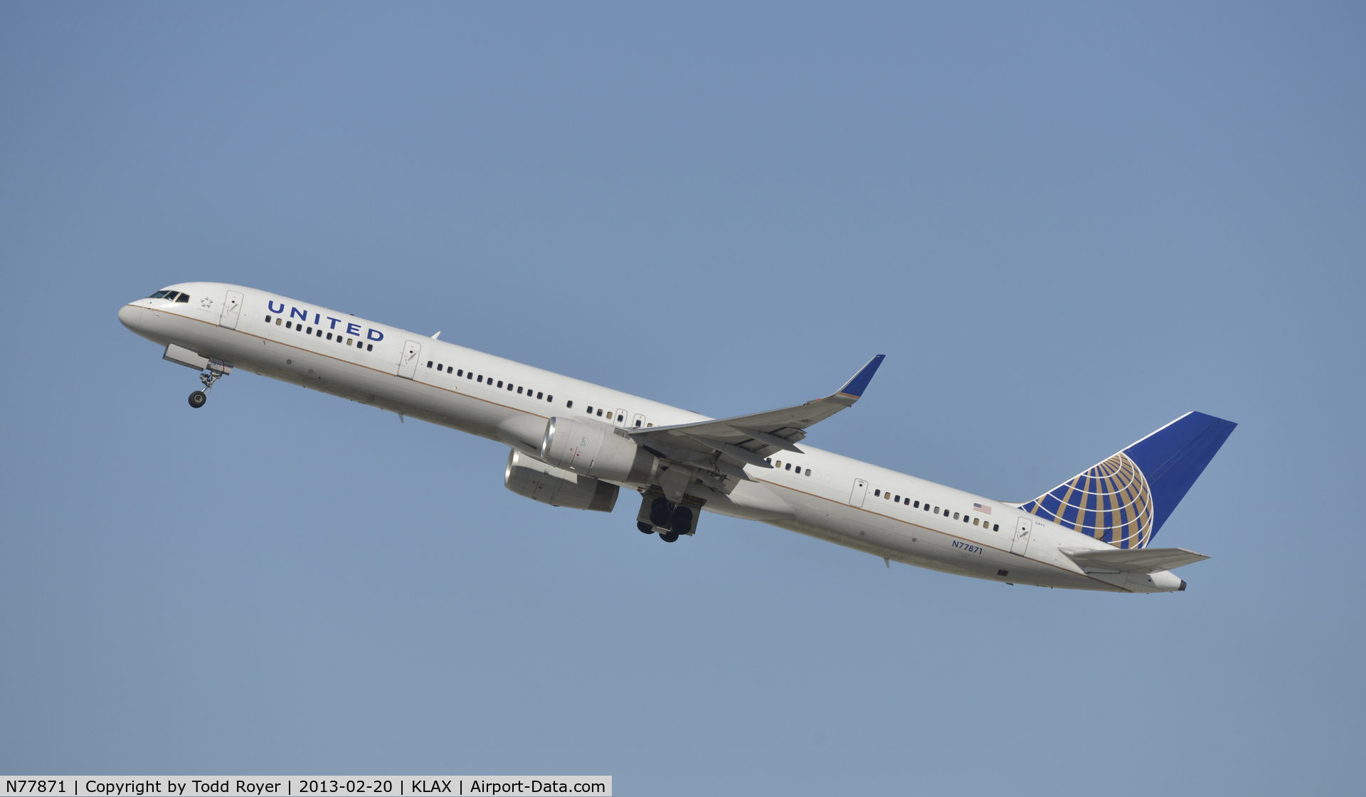 N77871, 2003 Boeing 757-33N C/N 33526, Departing LAX