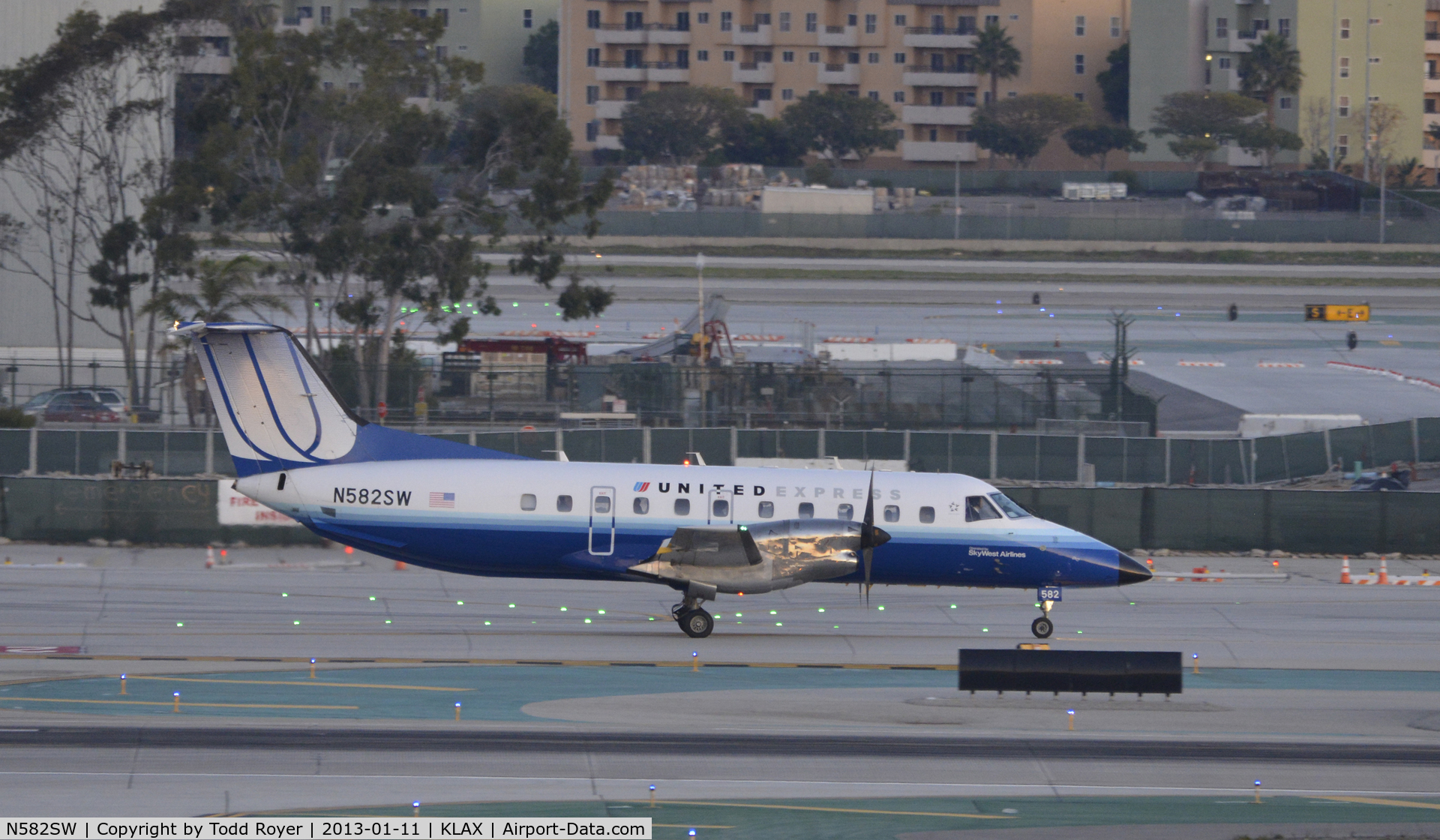 N582SW, 1999 Embraer EMB-120ER Brasilia C/N 120350, Taxiing to gate at LAX
