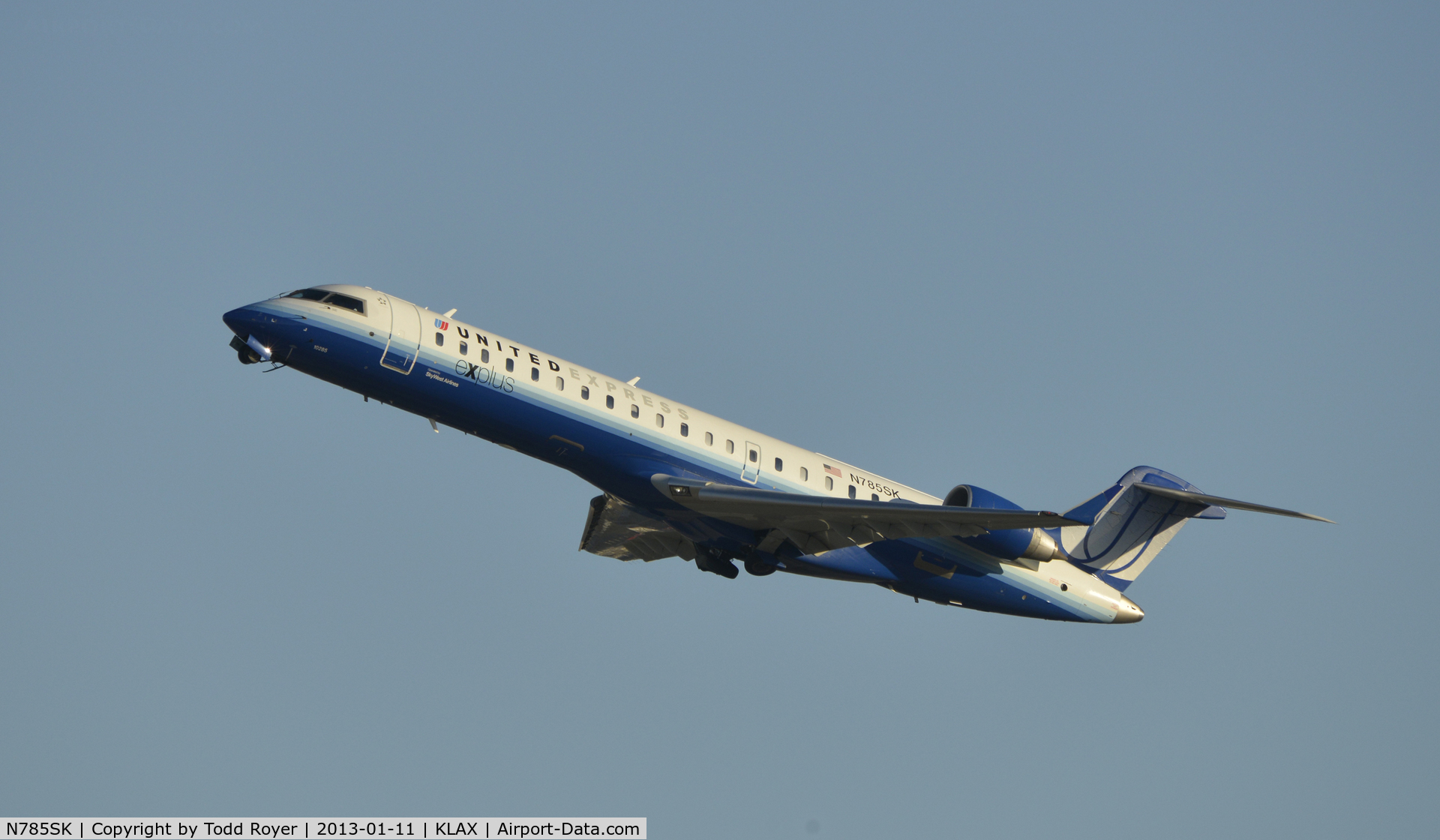 N785SK, 2009 Bombardier CRJ-700 (CL-600-2C10) Regional Jet C/N 10285, Departing LAX